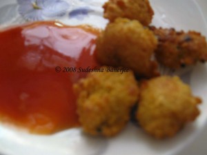 Daler Vada with tomato sauce